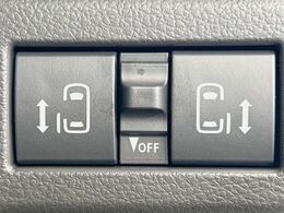 【両側パワースライドドア】スマートキーや運転席のスイッチで後席両側スライドドアの開閉が可能♪電動だから力を入れてドアを開ける必要が無く、小さなお子様でも簡単に開け閉めでき快適です♪