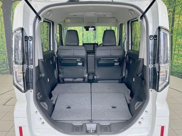 普段のお買い物や通勤、送迎等に十分な荷室スペースを確保しております。セカンドシートを倒すと、大きな荷物の積載も可能です♪
