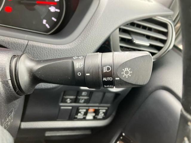 WECARSの展示場では実際に見て、触ってお車をお選びいただけます！知識の豊富な営業スタッフが様々なカーライフをご提案いたします！