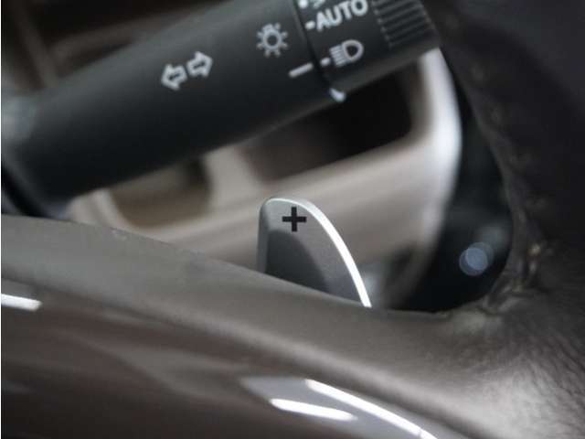 ◆パドルシフト装備◆オートマチック車でもミッション車のようなフィーリングを楽しめます。エンジンブレーキを使いたい時にも役立ちます。