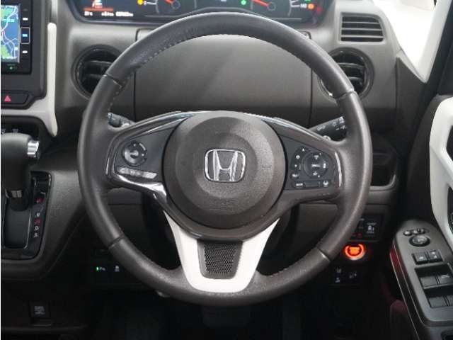 【Honda SENSING】先進の安全運転支援機能で、さまざまなシーンで運転をサポート！システムが運転中のヒヤリハット回避を支援します。