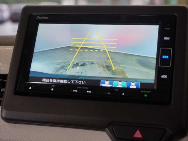 ◆バックカメラ◆リバースにするだけで映ります、後方の安全確認や、狭い駐車場での車庫入れ、雨の日や夜間など視界の悪い時に便利です！安全にバックする為には欠かせない装備です。