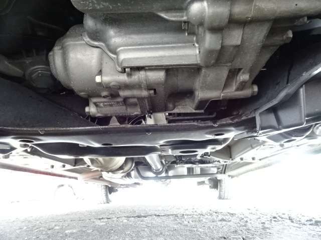 本州仕入れにより実現！！サビが少なく大変状態の良いお車です！！　当店ではサビが無いを売にしていますので加工などせず仕入れてそのままの状態をお見せしております、オプションにて下回り加工致します。