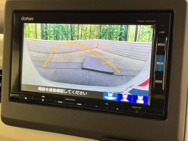 【バックカメラ】駐車時に後方がリアルタイム映像で確認できます。大型商業施設や立体駐車場での駐車時や、夜間のバック時に大活躍！運転スキルに関わらず、今や必須となった装備のひとつです！