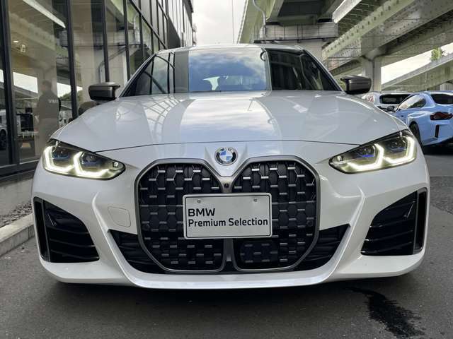 サービスにはドイツ本国と同様に教育と訓練を受け、BMWを知り尽くした「マイスターメカニック」が数多く在籍しております。納車前点検整備で、お客様に安心と安全をお届けいたします。