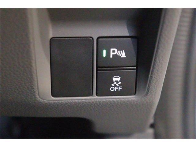 車両感覚を掴むことが苦手な方でも安心のクリアランスソナー付き。