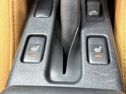 【シートヒーター】寒い日に重宝するシートヒーター！エアコンより早く温まってくれるので寒がりの人も安心ですね♪エアコンの温風は乾燥するから苦手、という方にもをおすすめです。