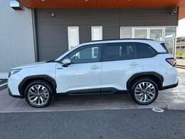 低燃費と力強い走りが魅力のストロングハイブリッド搭載★