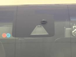 【エマージェンシーブレーキ】走行中に前方の車両等を認識し、衝突しそうな時は警報とブレーキで衝突回避と被害軽減をアシスト。より安全にドライブをお楽しみいただけます。