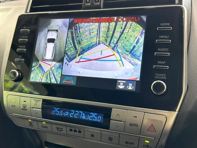 【パノラミックビューモニター】専用のカメラにより、上から見下ろしたような視点で360度クルマの周囲を確認することができます☆死角部分も確認しやすく、狭い場所での切り返しや駐車もスムーズに行えます。