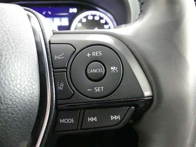 【ステアリングスイッチ】ハンドルから手を離さずに、操作が出来るスイッチです。（現車でのご確認をお願い致します）