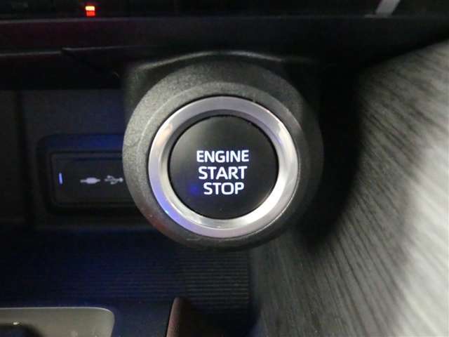 キーを取り出さずにドアを施錠＆解錠。クルマの始動も可能です。