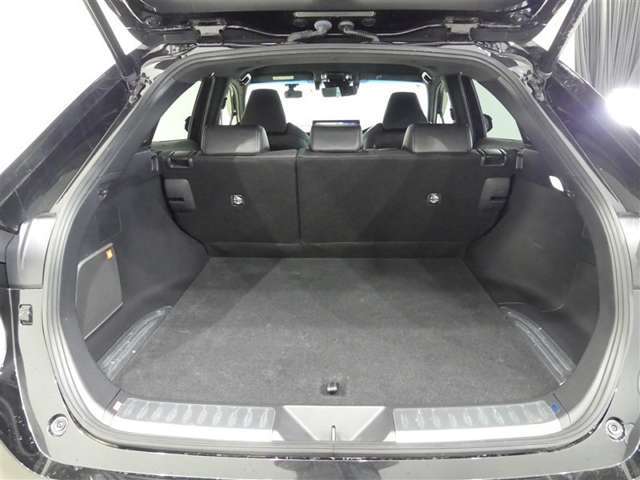 広々としたラゲージスペースを備えています。大きなものや長さのある荷物もしっかりと積み込めます。