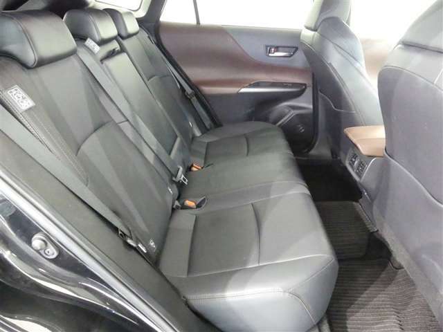 ゆとりある広々とした車内空間は、ドライブを始め買い物やレジャーなど、幅広く活躍します。一人でもみんなとでもお出かけを楽しみましょう！