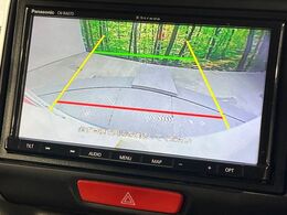 【バックカメラ】駐車時に後方がリアルタイム映像で確認できます。大型商業施設や立体駐車場での駐車時や、夜間のバック時に大活躍！運転スキルに関わらず、今や必須となった装備のひとつです！