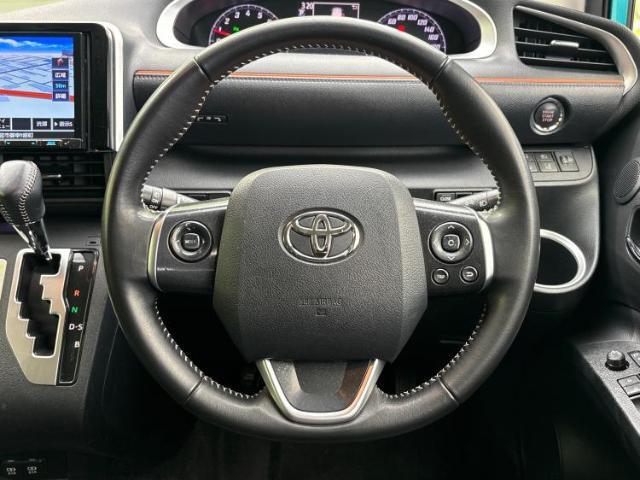 WECARSの展示場では実際に見て、触ってお車をお選びいただけます！知識の豊富な営業スタッフが様々なカーライフをご提案いたします！