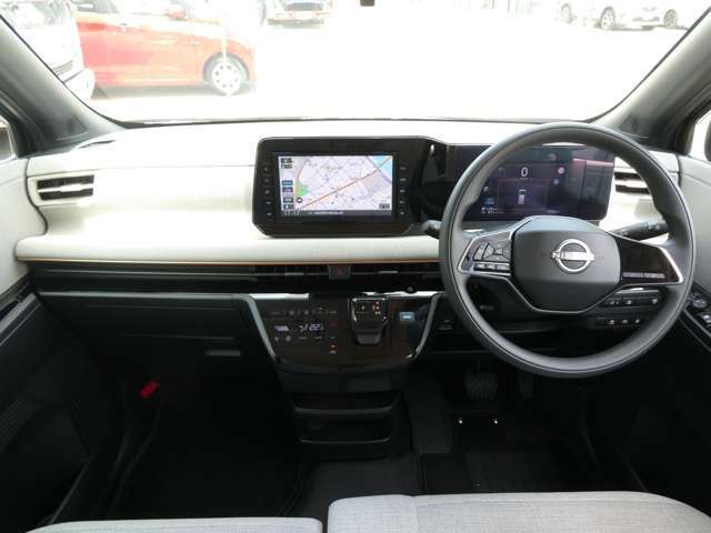 運転席からの視界が左右に広く隅々まではっきりと見渡せます。クルマの前端も把握しやすく安心して運転できます。