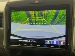 【バックカメラ】駐車時に後方がリアルタイム映像で確認できます。大型商業施設や立体駐車場での駐車時や、夜間のバック時に大活躍！運転スキルに関わらず、今や必須となった装備のひとつです！