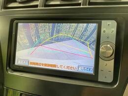 【バックカメラ】駐車時に後方がリアルタイム映像で確認できます。大型商業施設や立体駐車場での駐車時や、夜間のバック時に大活躍！運転スキルに関わらず、今や必須となった装備のひとつです！