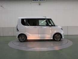 両側スライドドアで狭い駐車場での乗り降りもラクラクです。