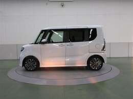 キャブフォワードデザインで、大きな室内空間を確保しています。