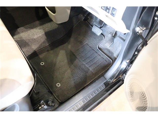 フロアマット装着済み！汚れがちなフロアマットもきれいな状態ですよ♪