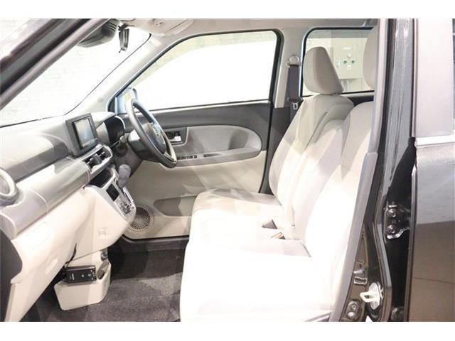 体格に合わせてシートの位置をきめ細かく調節できるので、いつでも最適な運転姿勢をキープ。操作も軽く、ラクラクです