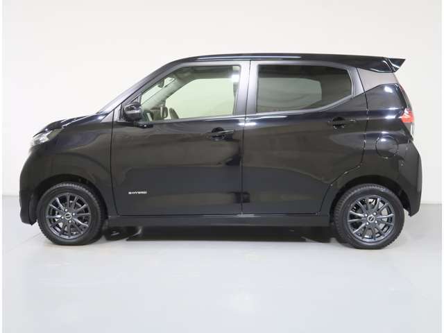 新車ショールーム・サービス工場併設の店舗ですので、ご購入後の保証やアフターサービスの面もOKです。