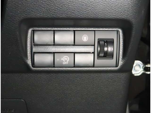 【横滑り防止アシスト】【衝突軽減ブレーキ】【車線逸脱警報】安全装備も充実しております〇