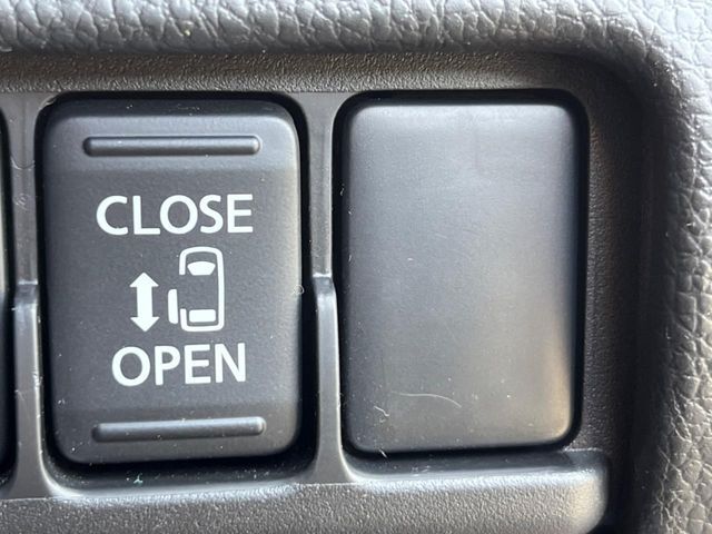 【パワースライドドア】スマートキーや運転席のスイッチでスライドドアの開閉が可能♪電動だから力を入れてドアを開ける必要が無く、小さいお子様でも、重い荷物を持っている時もラクに開け閉めできます♪