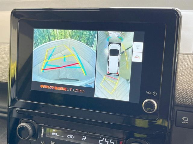 【パノラミックビューモニター】専用のカメラにより、上から見下ろしたような視点で360度クルマの周囲を確認することができます☆死角部分も確認しやすく、狭い場所での切り返しや駐車もスムーズに行えます。