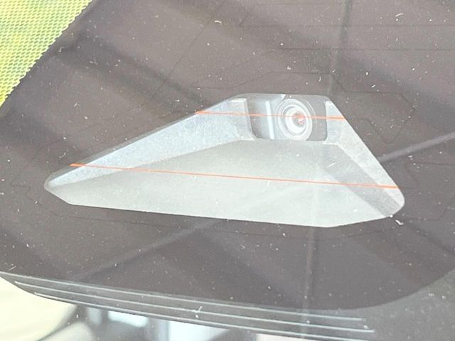 【トヨタセーフティセンス】走行中に前方の車両等を認識し、衝突しそうな時は警報とブレーキで衝突回避と被害軽減をアシスト。より安全にドライブをお楽しみいただけます。