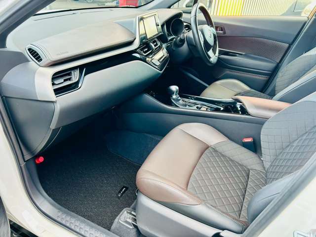 内装の状態は、シートやパネル等には目立つキズや汚れ等もなく、とても綺麗な状態です◎前オーナーの使用感や匂い等も少なく、気持ちよくお乗りいただけます！車内をご自身のお好みの仕様にしてお楽しみ下さい！