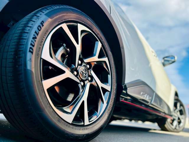 専門の仕入れ担当が全国のオークション会場から厳選してこだわって仕入れております！出来る限りお安くご提供するように心掛けて計算しております！良質な商品、特徴的なオプションの多い商品も入庫しております！