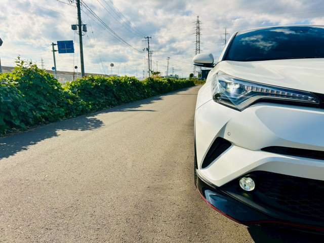 当社ではガラスコーティング施工の対応も可能です！高純度のガラス皮膜を施工し、光沢、撥水だけでなく塗装面へのダメージも防ぐことが出来ます！是非一度、体感してみて下さい。