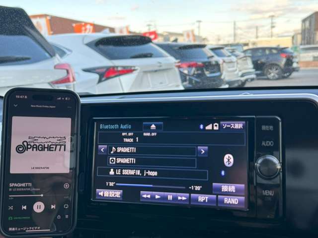 Bluetooth接続可能な純正SDナビTVが装備！画面が大きいです！ナビ機能はもちろんの事、Bluetoothオーディオ、CD再生、地デジTV視聴など使用可能なSDナビです！