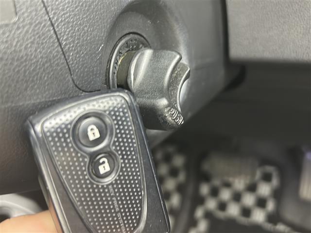 【キーレス】ボタンひとつでドアの開閉が可能で便利です！