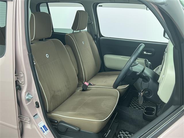 【運転席】座り心地が良いシートなので長時間の運転でも快適にお過ごしいただけます。新品のフロアマットのご注文も可能です。掲載箇所以外にご希望の写真がございましたらお気軽にお問い合わせ下さい。