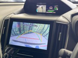【バックカメラ】駐車時に後方がリアルタイム映像で確認できます。大型商業施設や立体駐車場での駐車時や、夜間のバック時に大活躍！運転スキルに関わらず、今や必須となった装備のひとつです！