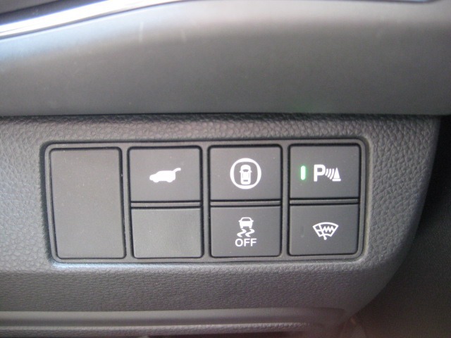 Honda SENSINGでさらに安心！運転席からパワーテールゲートの開閉も可能です！