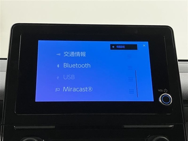 いまや必須装備「ナビゲーション」搭載！知らない場所に、スイスイッとドライブ。なんて便利な機能でしょうか？もう、これなしではハンドルを握れませんね！でも、運転中の操作は危険ですのでご注意ですね♪