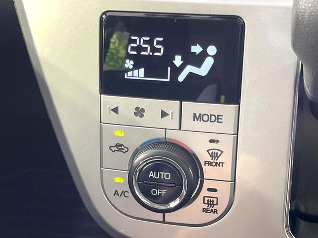 【オートエアコン】一度お好みの温度に設定すれば、車内の温度を検知し風量や温度を自動で調整。暑い…寒い…と何度もスイッチ操作をする必要はありません。快適な車内空間には必須の機能ですね♪