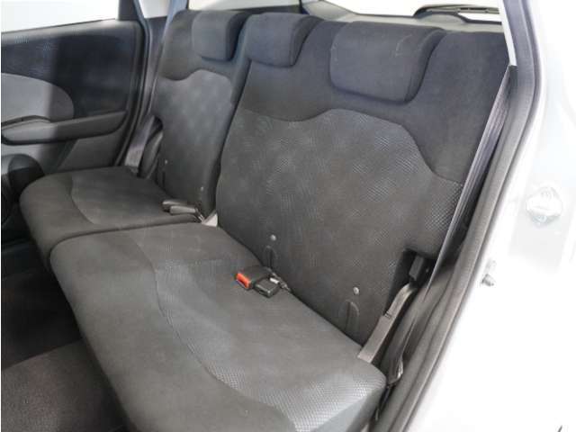 家族やご友人とBBQに行くとき、楽しさは道中の車内から始まっています！このベンチシートに座って、みんなで和気あいあい盛り上がりましょう！