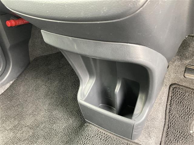 【フロアマット】車内を綺麗に保つのには必須のアイテムです。当店ではフカフカな新品マットも絶賛取り扱い中！ぜひご相談くださいませ。