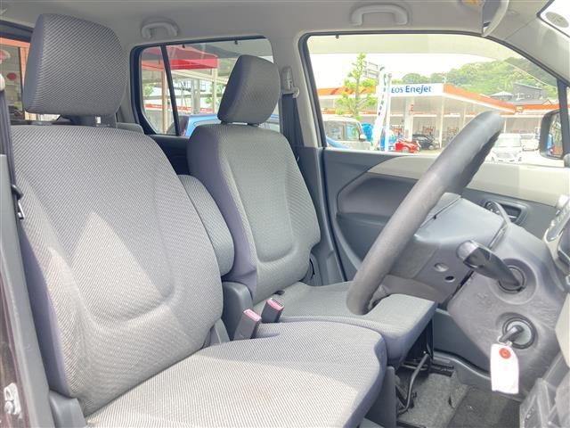 【運転席】座り心地が良いシートなので長時間の運転でも快適にお過ごしいただけます。新品のフロアマットのご注文も可能です。掲載箇所以外にご希望の写真がございましたらお気軽にお問い合わせ下さい。