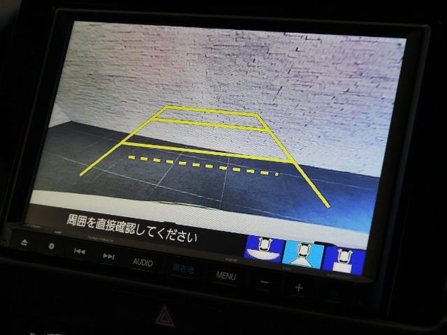 バックカメラが装備されており、後方の安全確認はもちろんのこと狭い場所での駐車や雨の日・夜間など視界の悪いコンディションでのストレスの軽減にもなります！