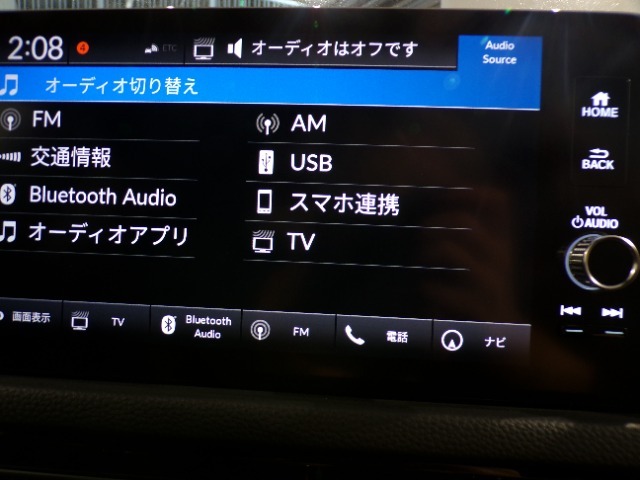 CD、DVD、Bluetooth、AM、FM、AUX、スマートフォン接続ができます。