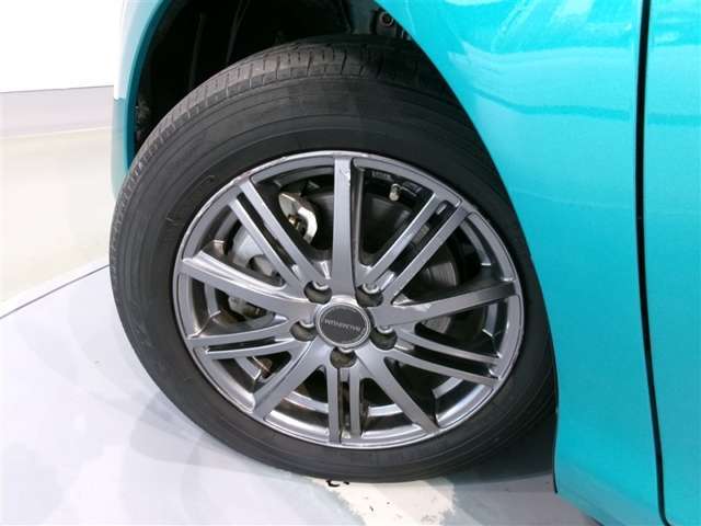 タイヤサイズは、185/60R15。