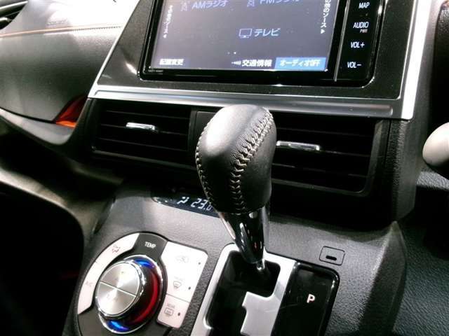 シフトはインパネシフトです。