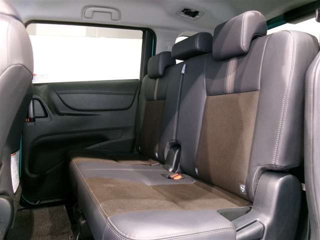 後ろの席も快適にお乗りいただけます！